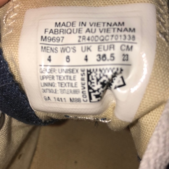 NAVY BLUE CONVERSE - Picture 3 of 8